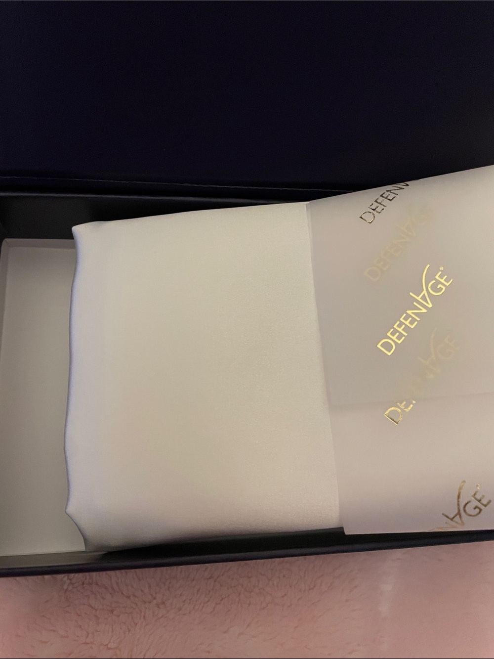 Defenage 100% Silk Pillowcase - White - Picture 3 of 5